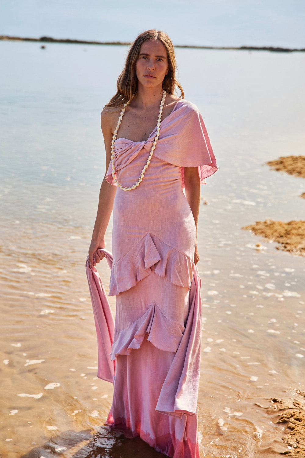 Vestido Makira con chal Rose