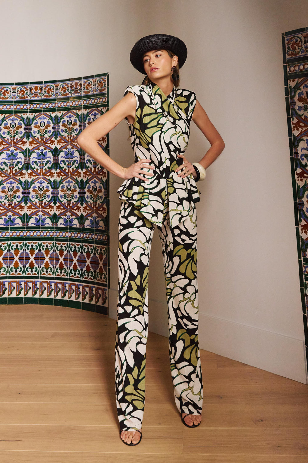 Mono Gacrux Lauren – Vista principal – Made in Spain por Dew & Corch