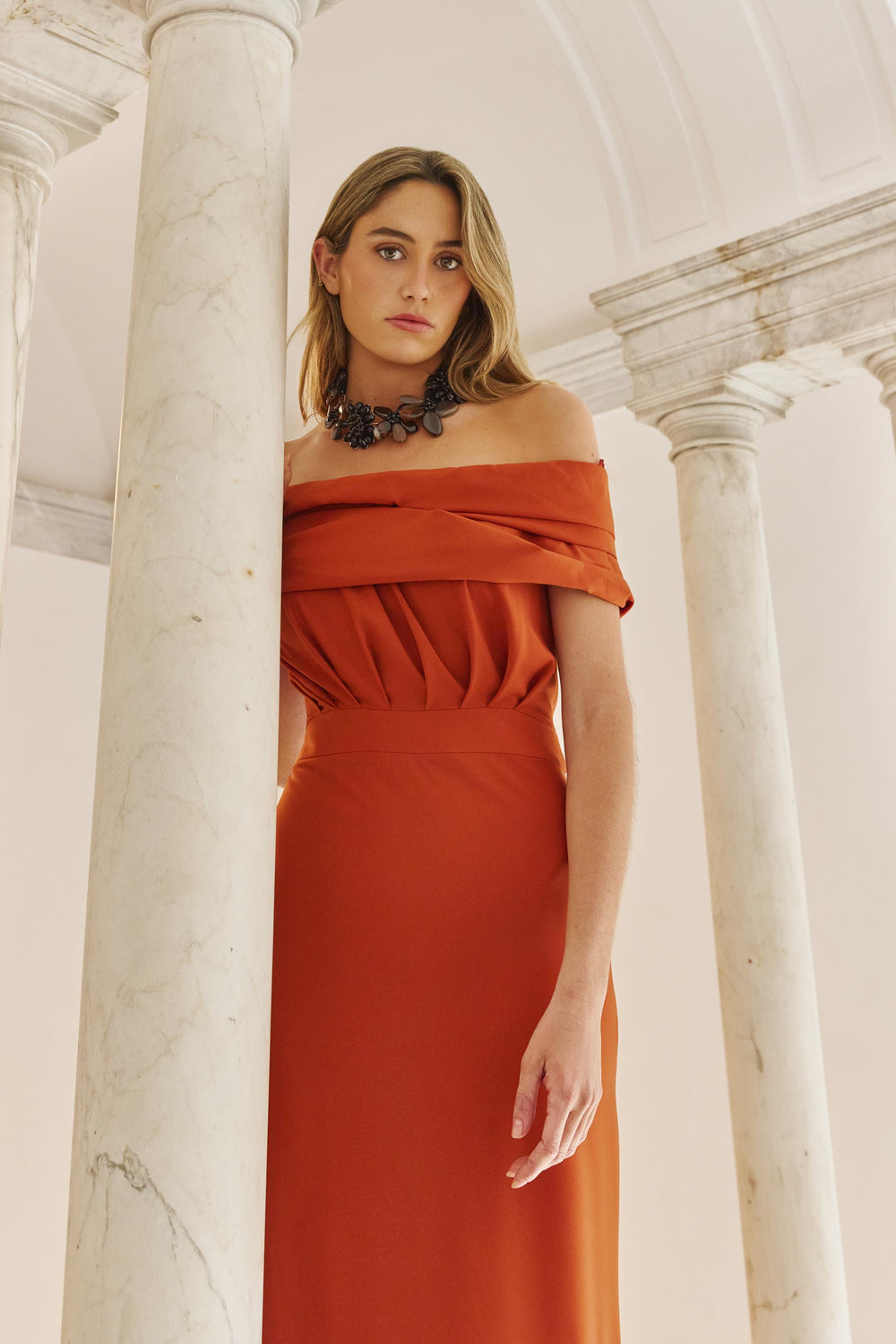 Vestido Largo Giala Terracota – Look completo – Confección artesanal en Sevilla