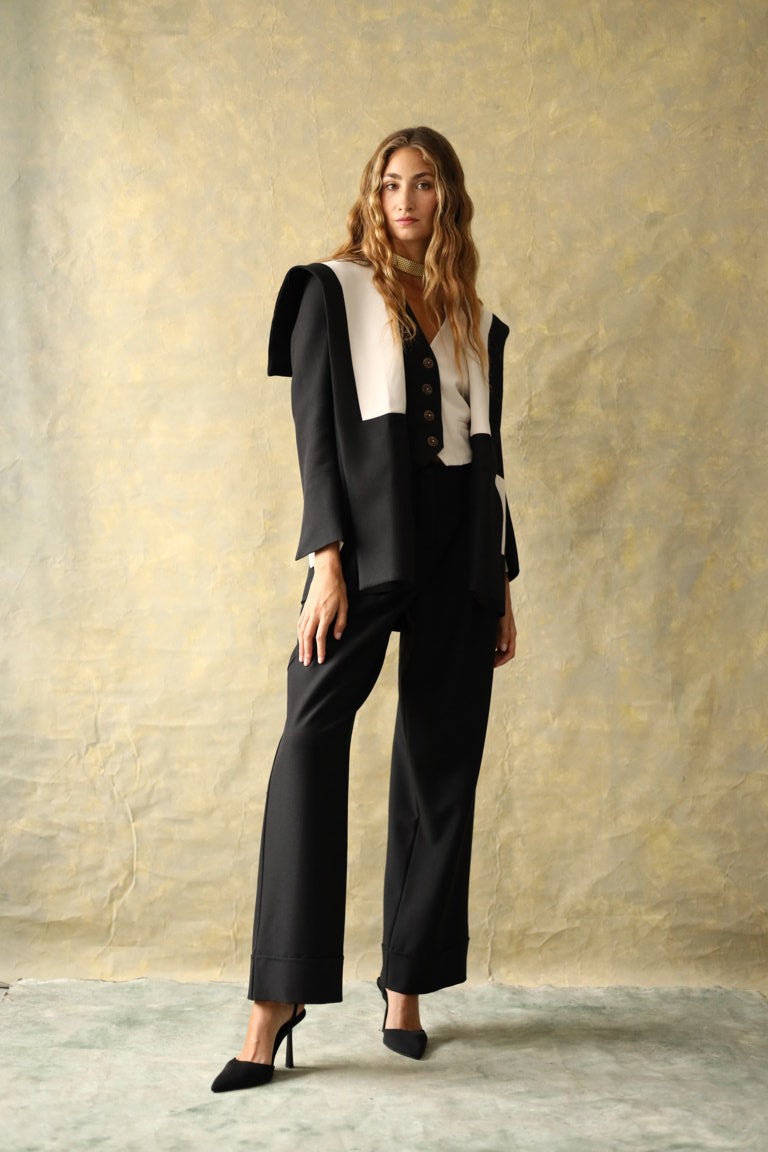 Veste en laine noire et blanche