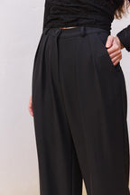Pantalón Rigel Black – Vista lateral – Dew & Corch SS26