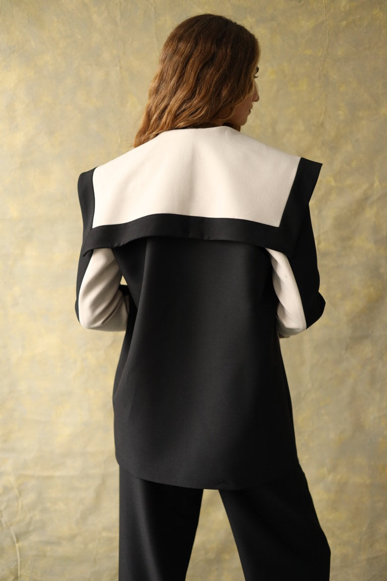 Veste en laine noire et blanche