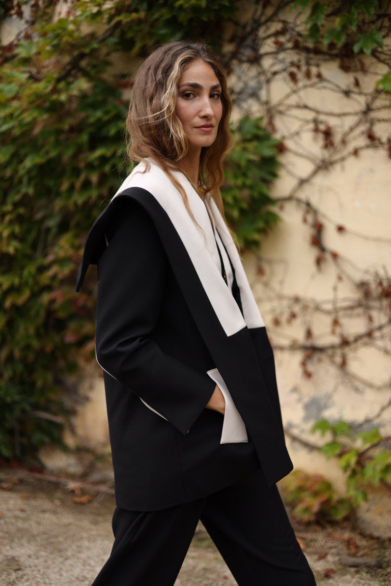 Veste en laine noire et blanche