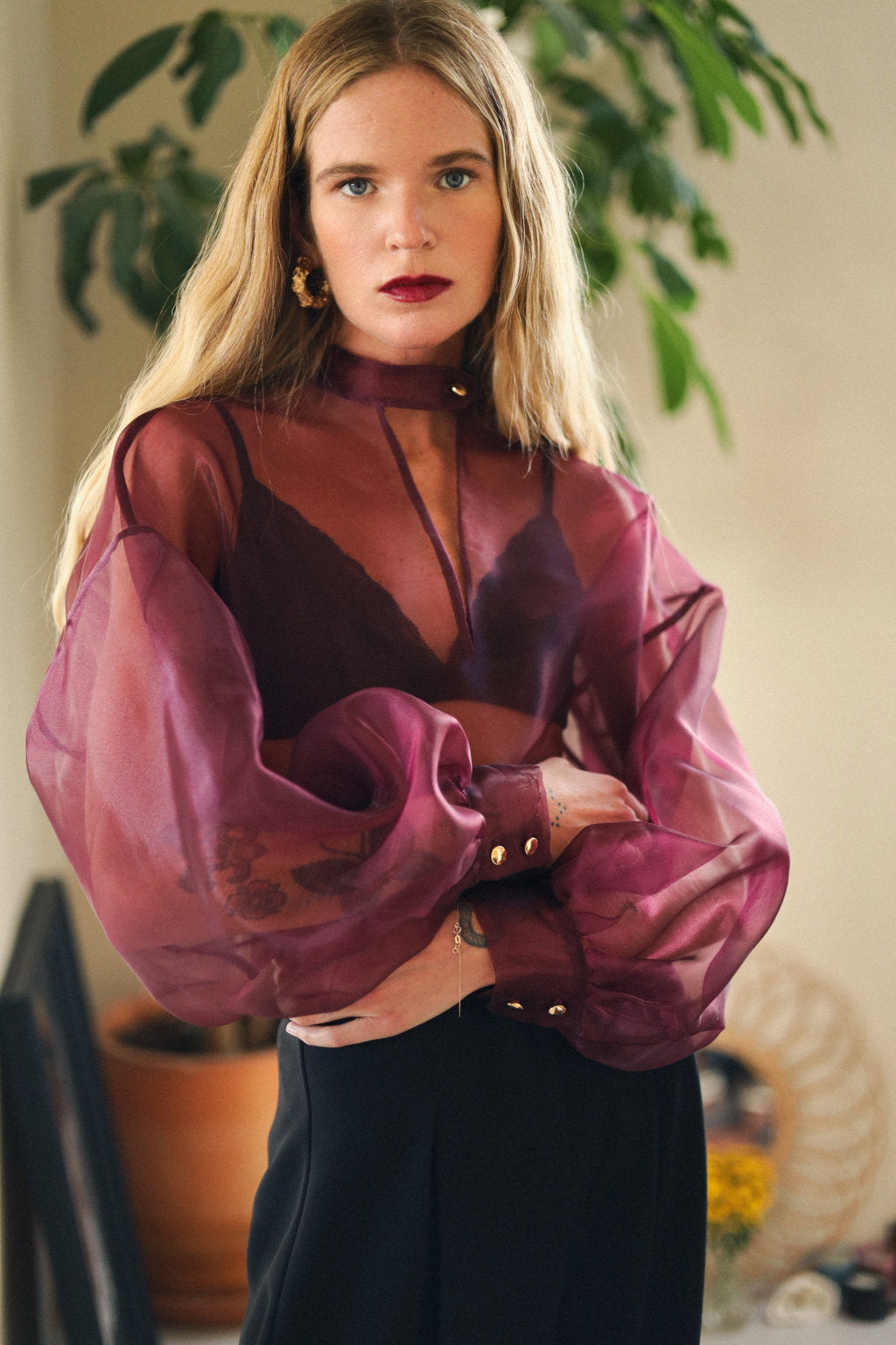Blusa Abacus em organza cor bordeaux