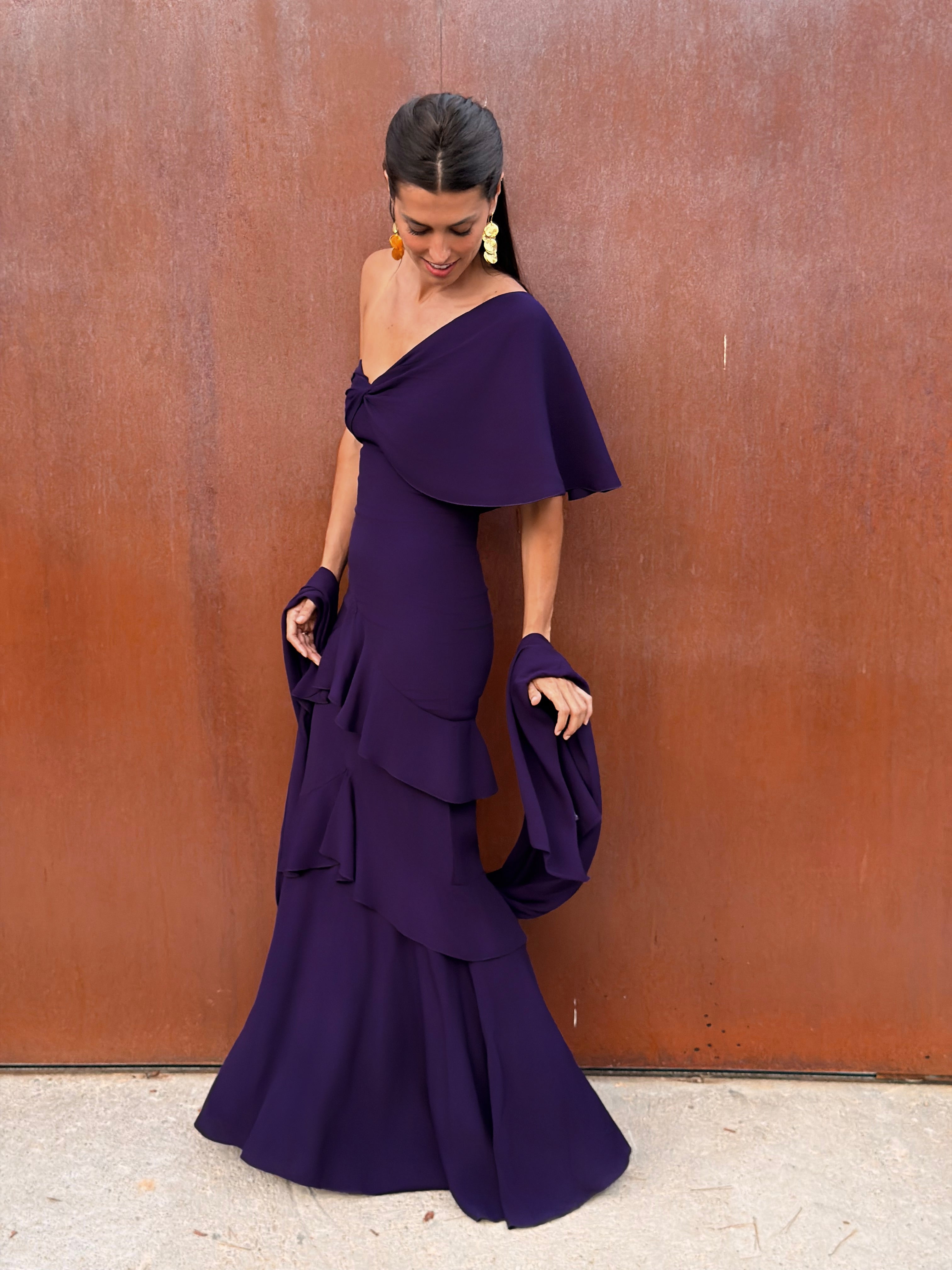 Vestido Makira con chal Berenjena